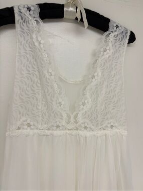Vintage V neck Bridal Nightgown White Floor Length